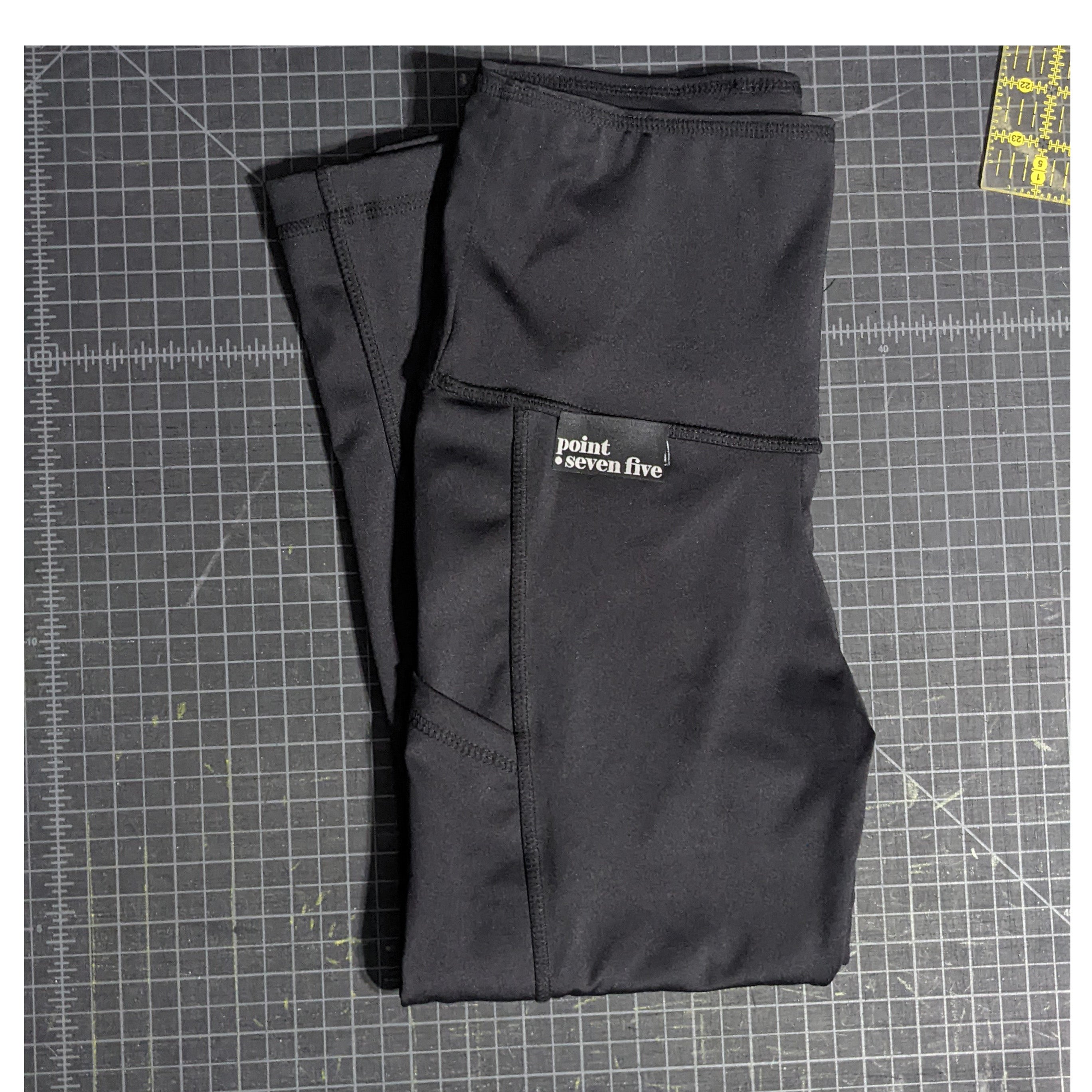 XL Black pocket capri