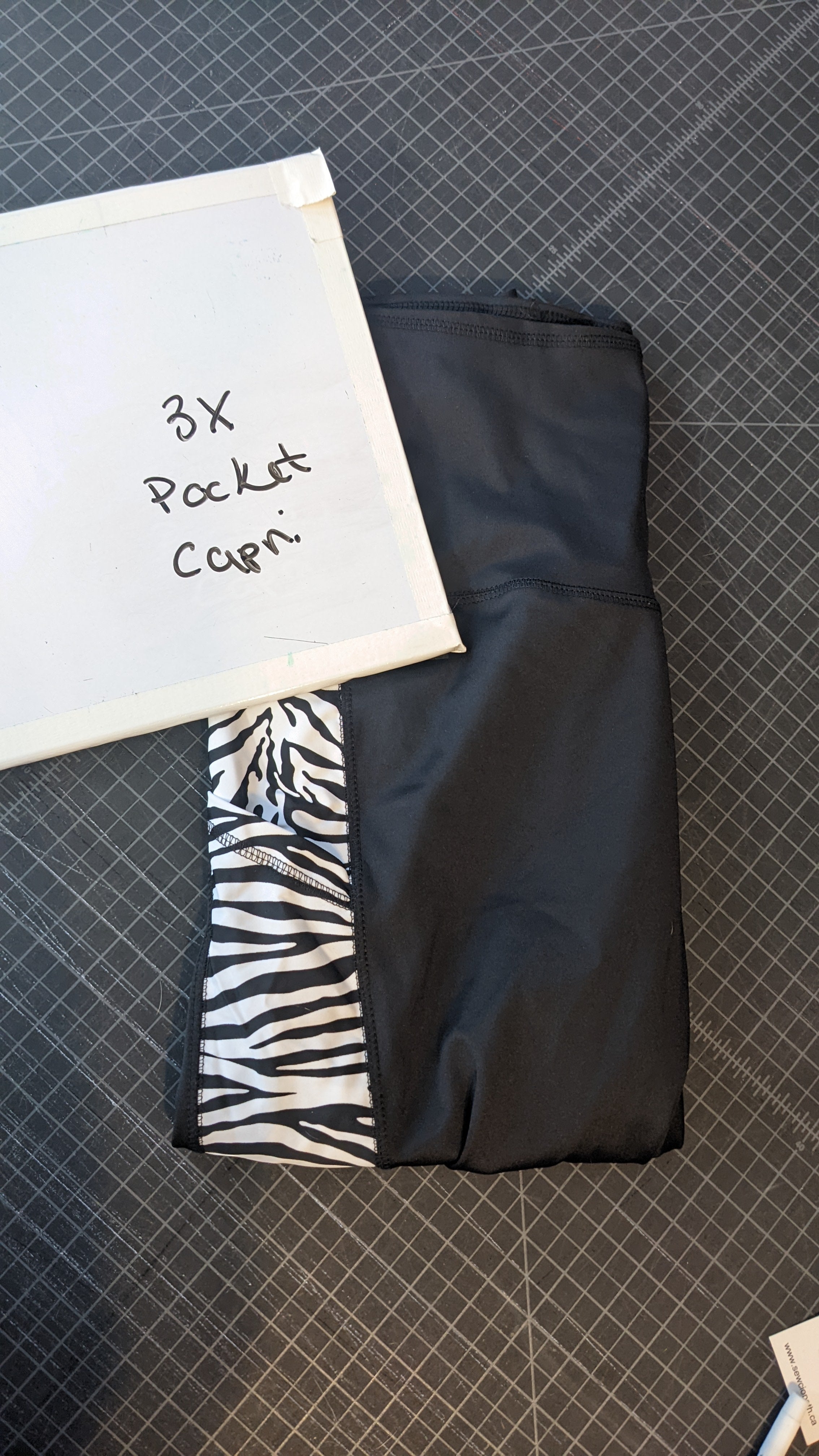 Brand - Spotted Zebra Girls' Cropped Capri Leggings : :  Clothing, Shoes & Accessories